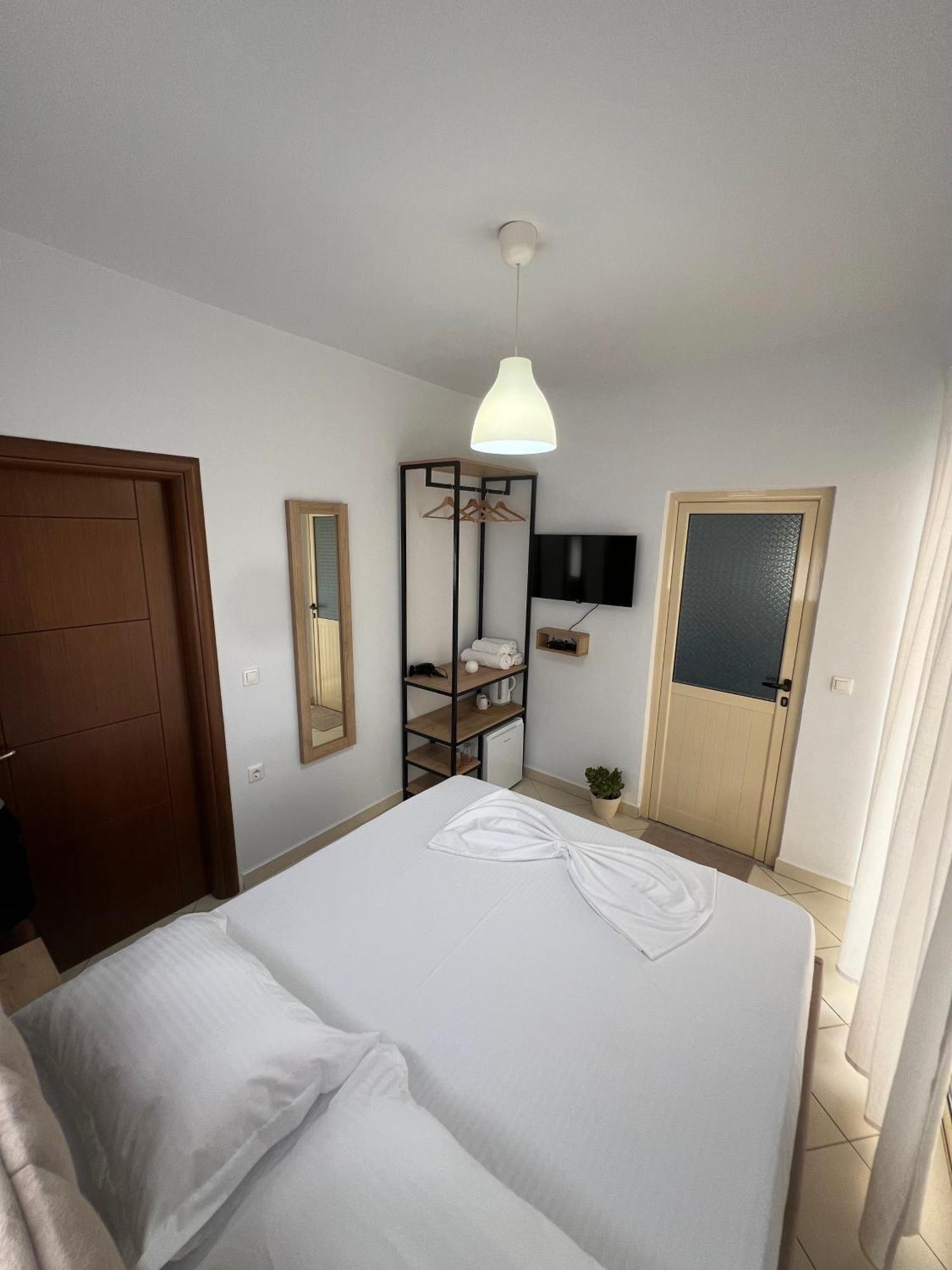 Helios Rooms Sarandë Eksteriør bilde
