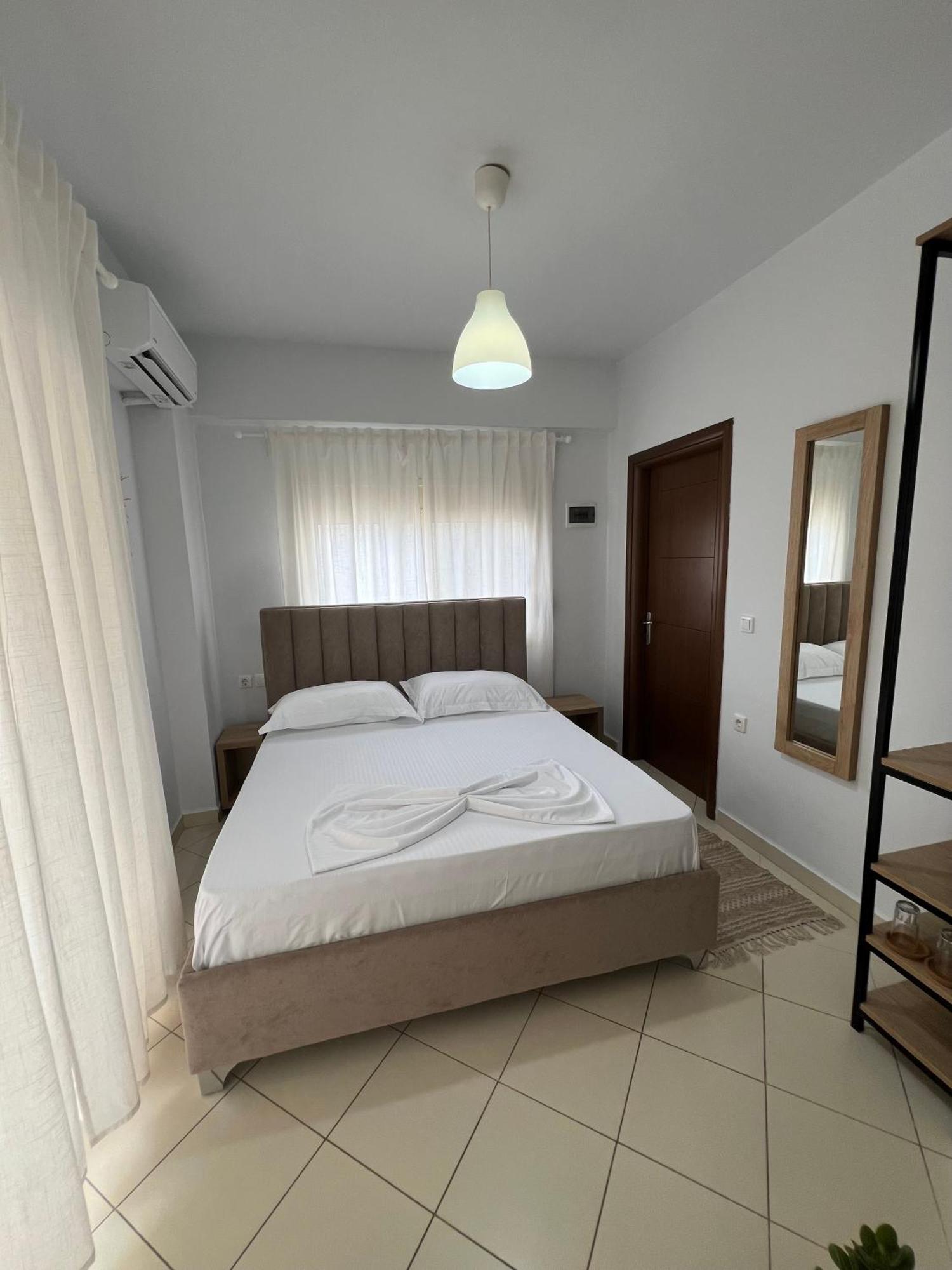Helios Rooms Sarandë Eksteriør bilde