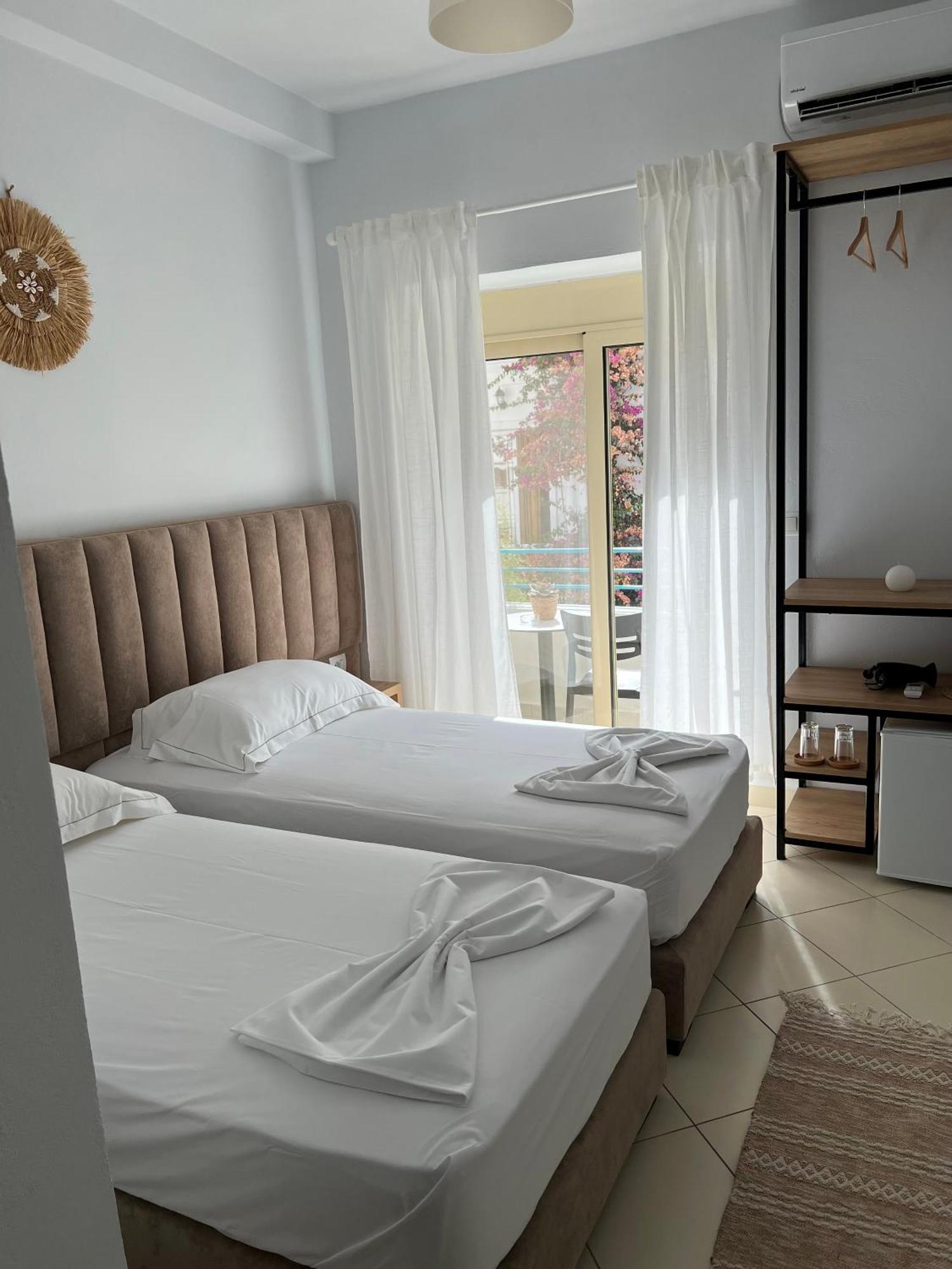 Helios Rooms Sarandë Eksteriør bilde