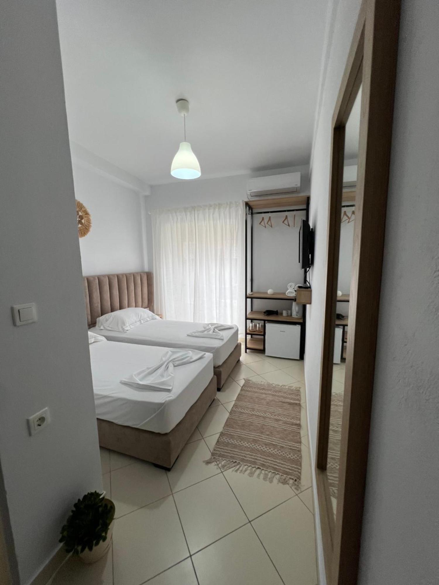 Helios Rooms Sarandë Eksteriør bilde